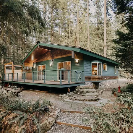 60Gs - Pets Ok - Soaker Tub - Deck Cabin